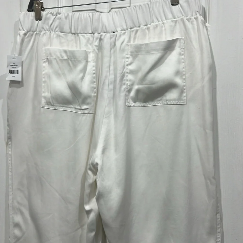 NWT Saks fifth avenue elasticized waist band white pull on pants size XL